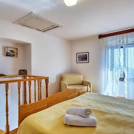 2240 Martinšćica